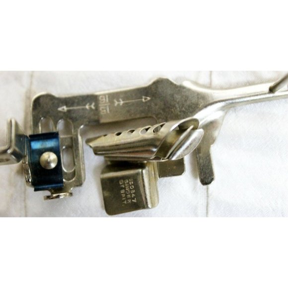 SINGER 160359 Multi-Slotted Binder Attachment Foot-Sewing Machine Attachment - Picture 1 of 3
